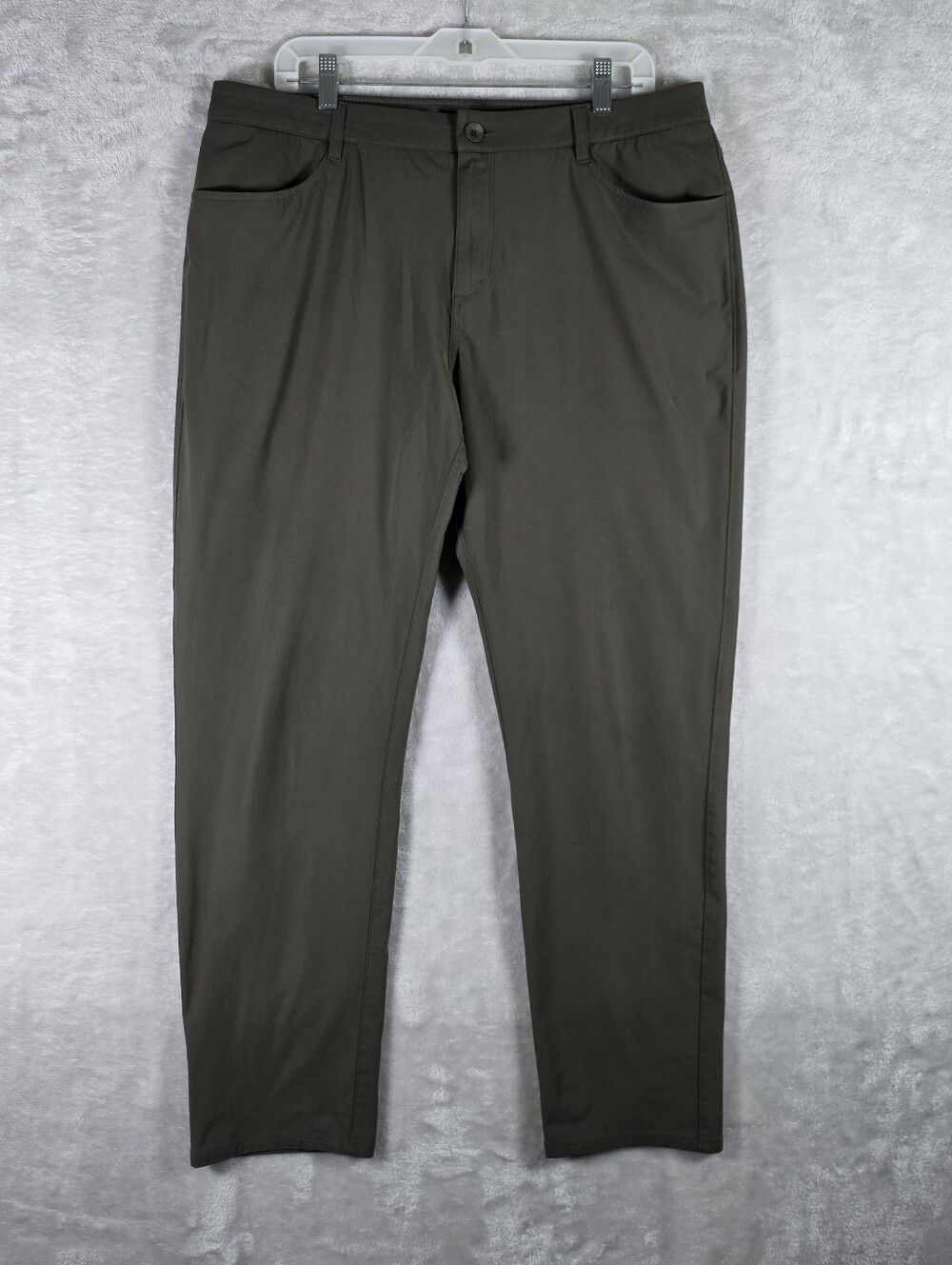Vuori Meta Pants Mens Size 36x30 Green Performance Chinos Classic Fit V430
